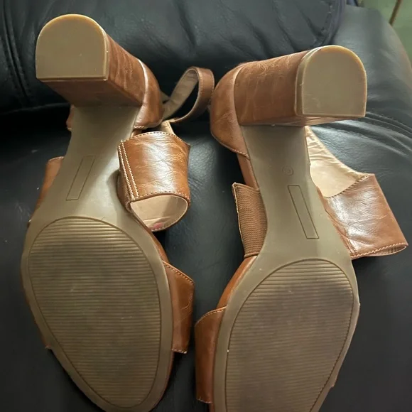 Elegant Brown Women's Heeled Sandals - Picture 5 of 8